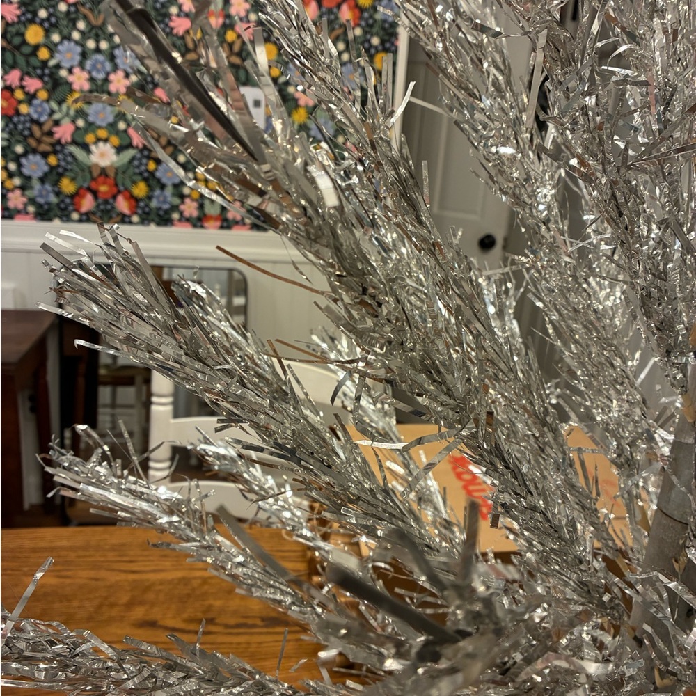 Vintage Aluminum Christmas Tree - Picture 13 of 15